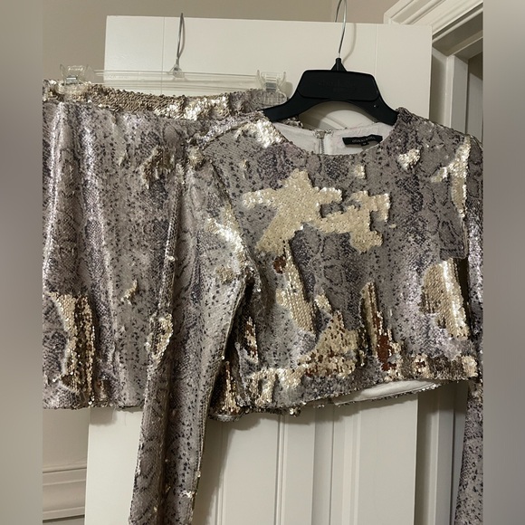 Oliviaceous Snakeskin and Gold Reversible sequin Set - Picture 3 of 5